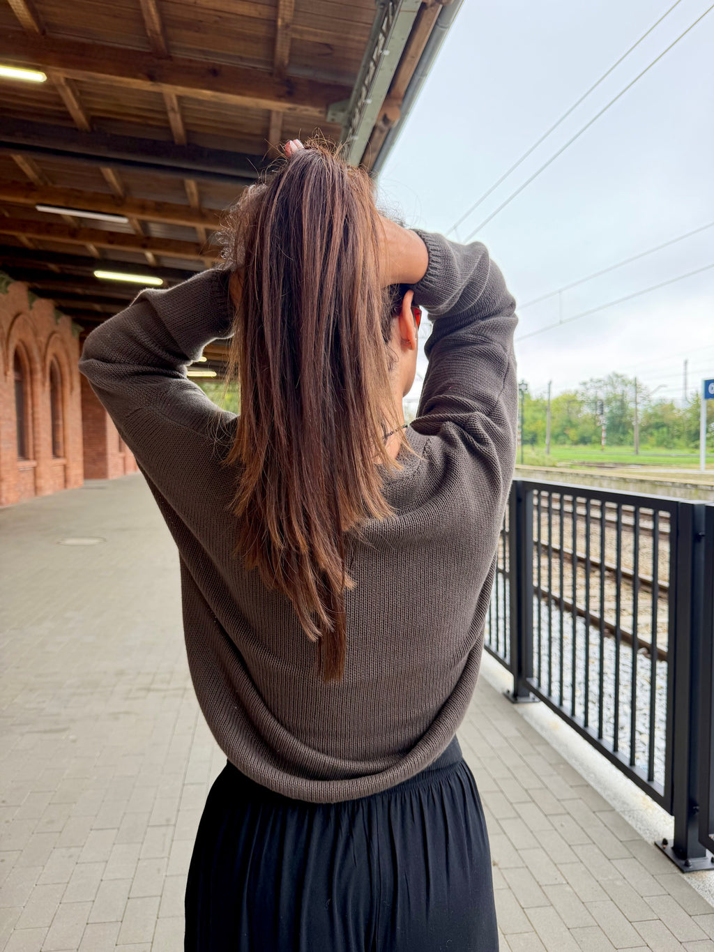 SWETER BAWEŁNIANY ELIZA zapinany na guziki kolor czekoladowy