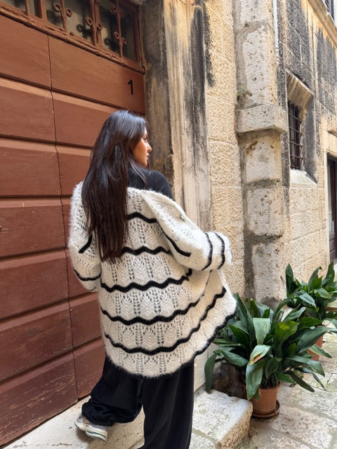 Sweter Kardigan damski ecru z czarnymi dodatkami