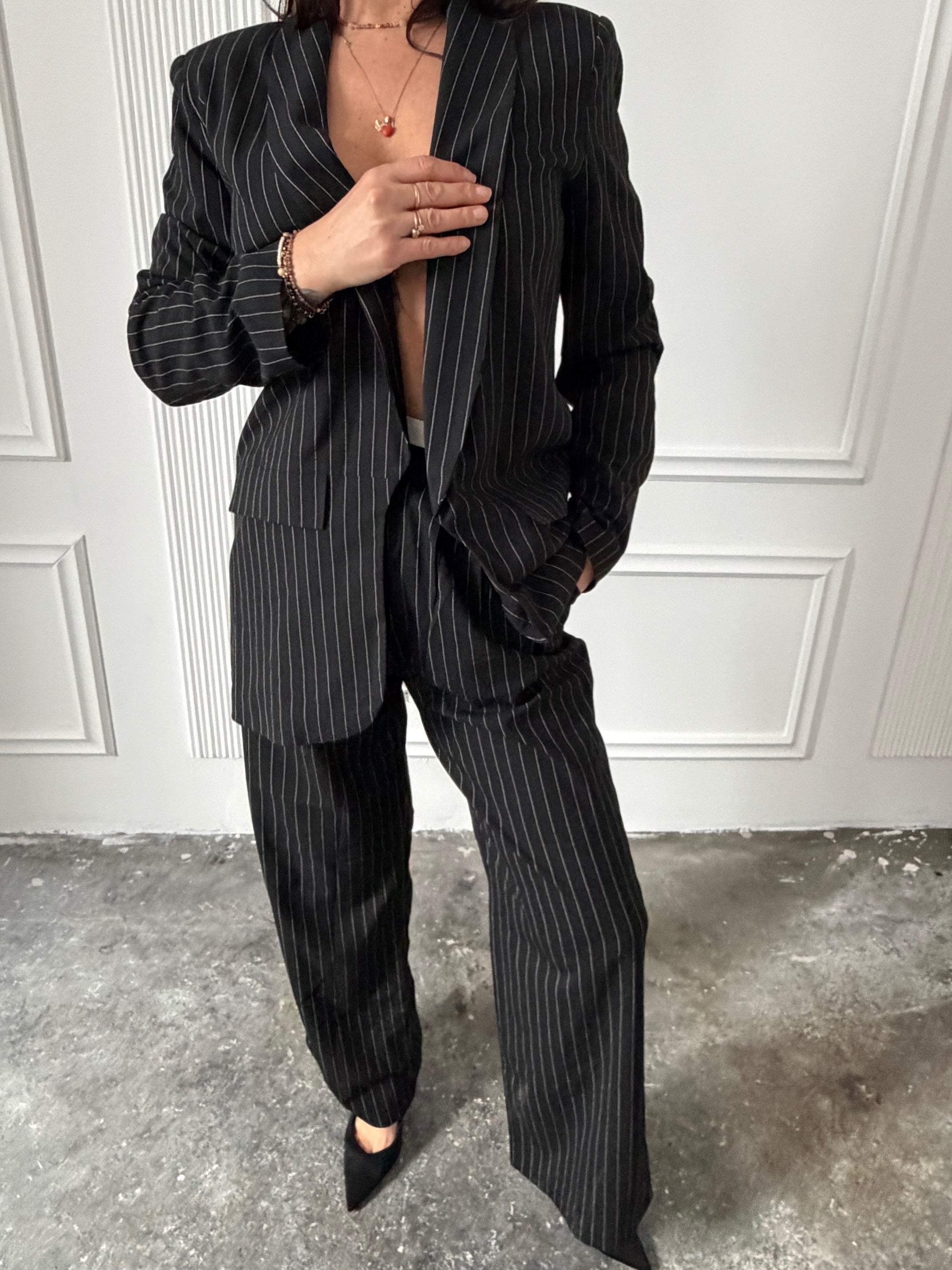 Marynarka i spodnie czarne w paski