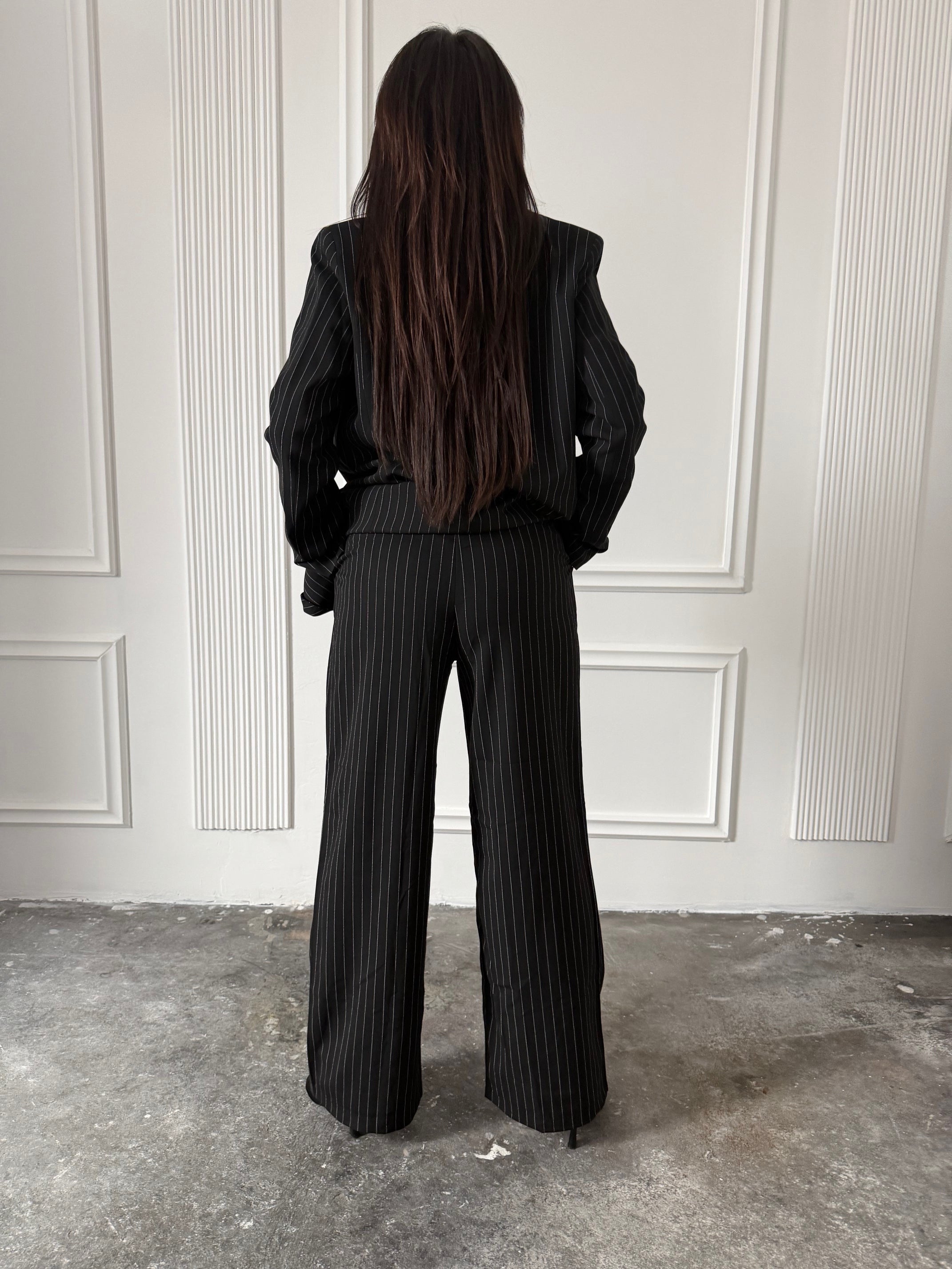 Marynarka i spodnie czarne w paski