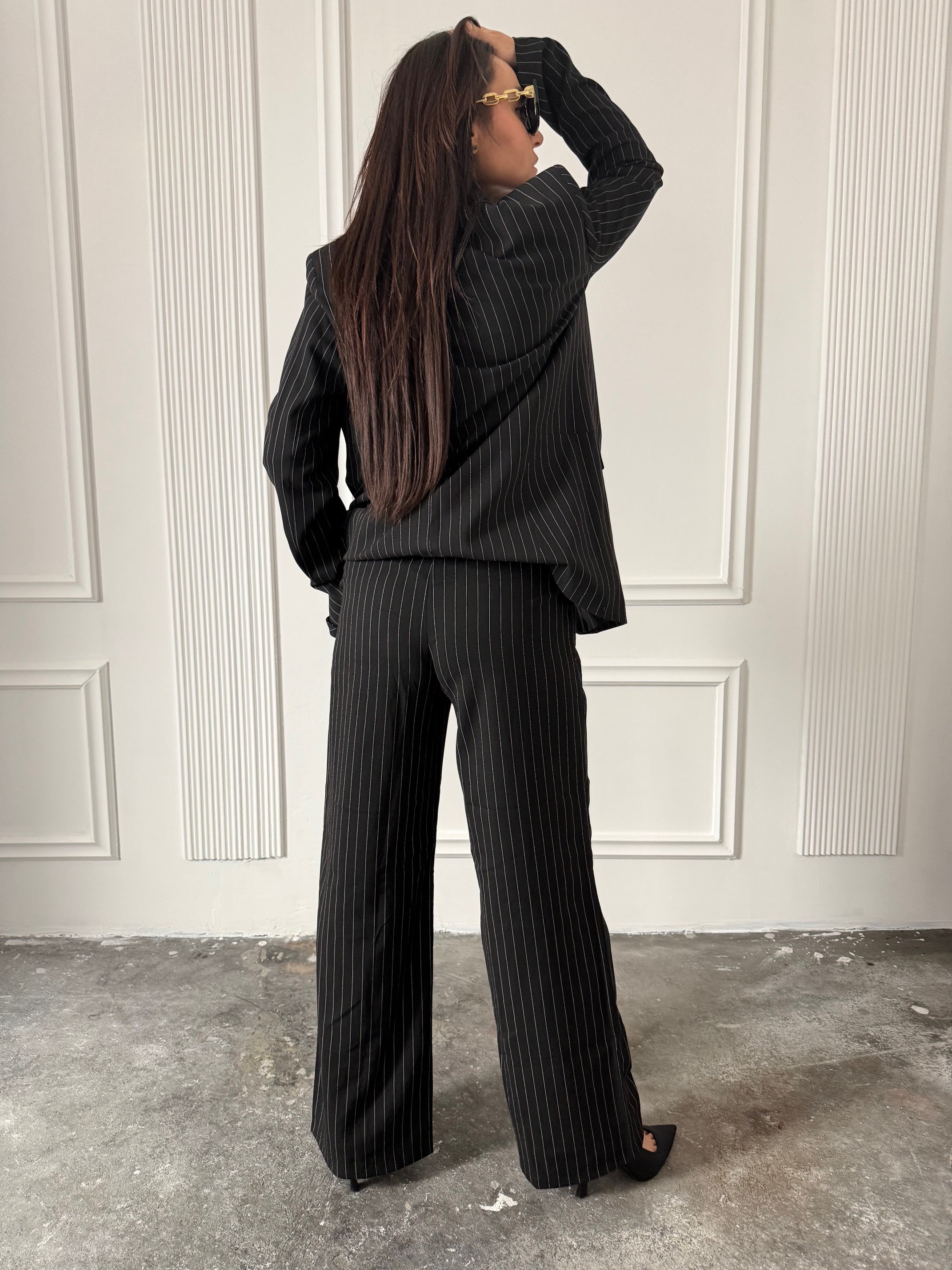 Marynarka i spodnie czarne w paski