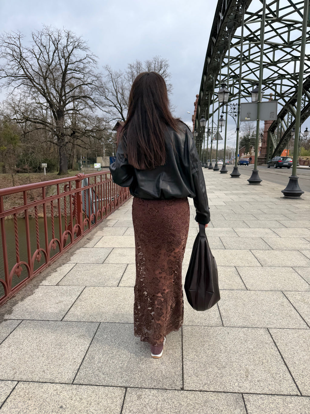 Spódnica koronkowa z podszewką czekoladowa